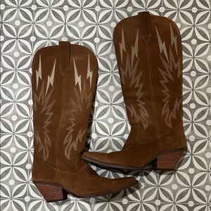 Dingo Brown Heeled Boots with Tan Stitching